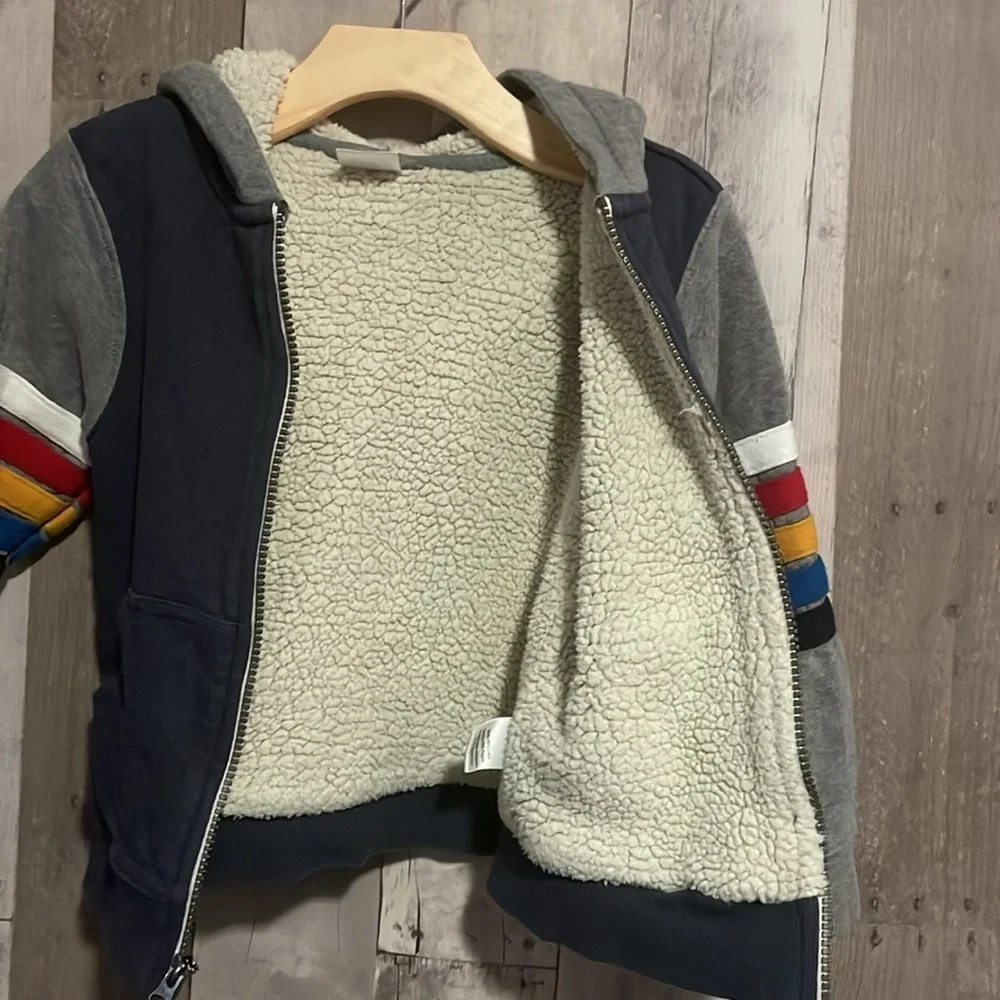Hanna Andersson Sherpa Lined Hoodie jacket with rainbow stripe sleeves size 4